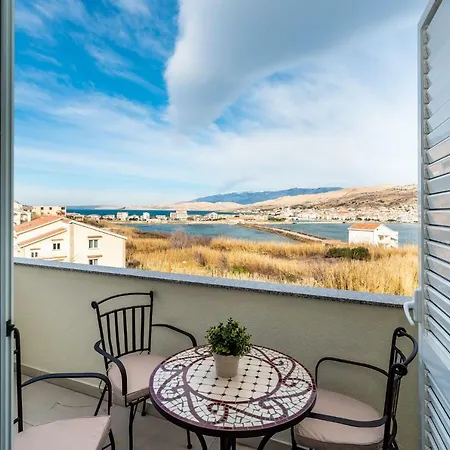 Apartmani Matej B Pag Town Exterior foto